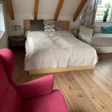 Book-a-room Garden Or Balcony - 2 Bedroom - Air Conditioning & Free Parking