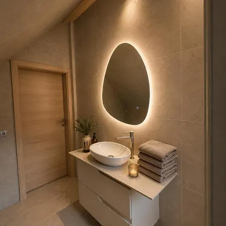 Book-a-room Garden Or Balcony - 2 Bedroom - Air Conditioning & Free Parking بيت للعطل *