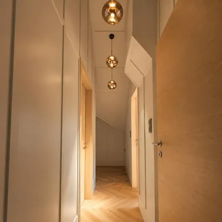 Book-a-room Garden Or Balcony - 2 Bedroom - Air Conditioning & Free Parking *