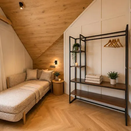 Book-a-room Garden Or Balcony - 2 Bedroom - Air Conditioning & Free Parking بيت للعطل