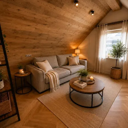 Book-a-room Garden Or Balcony - 2 Bedroom - Air Conditioning & Free Parking *