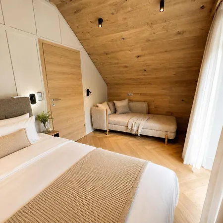 Book-a-room Garden Or Balcony - 2 Bedroom - Air Conditioning & Free Parking بيت للعطل