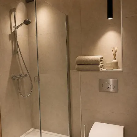 Book-a-room Garden Or Balcony - 2 Bedroom - Air Conditioning & Free Parking Semesterbostad *