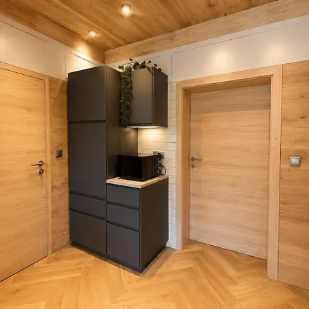 Book-a-room Garden Or Balcony - 2 Bedroom - Air Conditioning & Free Parking Lejlighed *