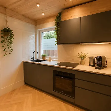 Book-a-room Garden Or Balcony - 2 Bedroom - Air Conditioning & Free Parking Lejlighed *