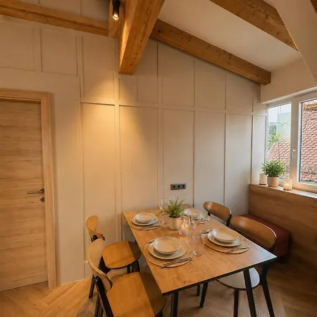 Book-a-room Garden Or Balcony - 2 Bedroom - Air Conditioning & Free Parking *