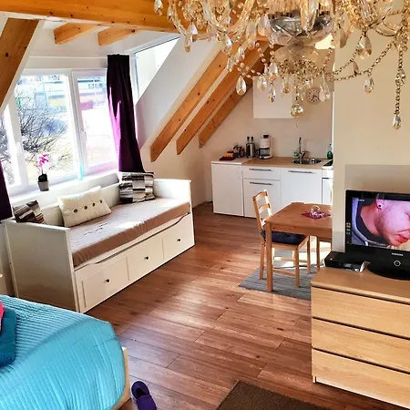 Book-a-room Garden Or Balcony - 2 Bedroom - Air Conditioning & Free Parking Semesterbostad *