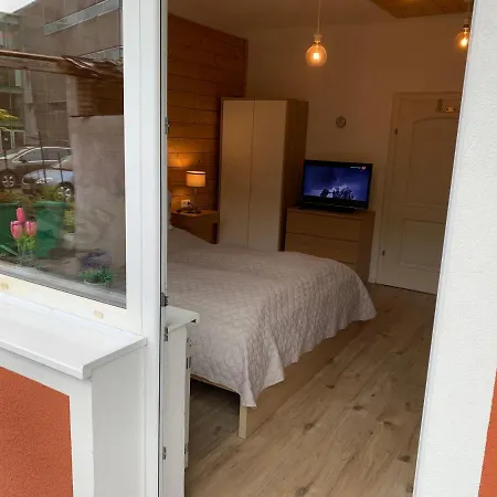 Book-A-Room Salzburg Garden Or Balcony Stay - 2 Bedroom - Air Conditioning & Free Parking *