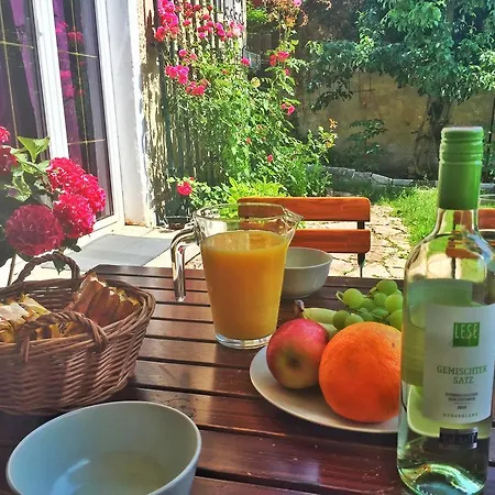 Feriehus Book-A-Room Salzburg Garden Or Balcony Stay - 2 Bedroom - Air Conditioning & Free Parking *